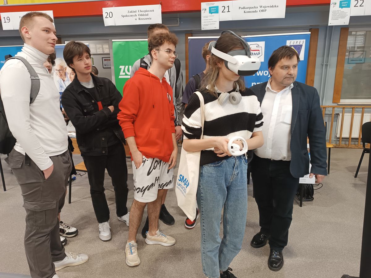 TARGI PRACY W LEŻAJSKU 4