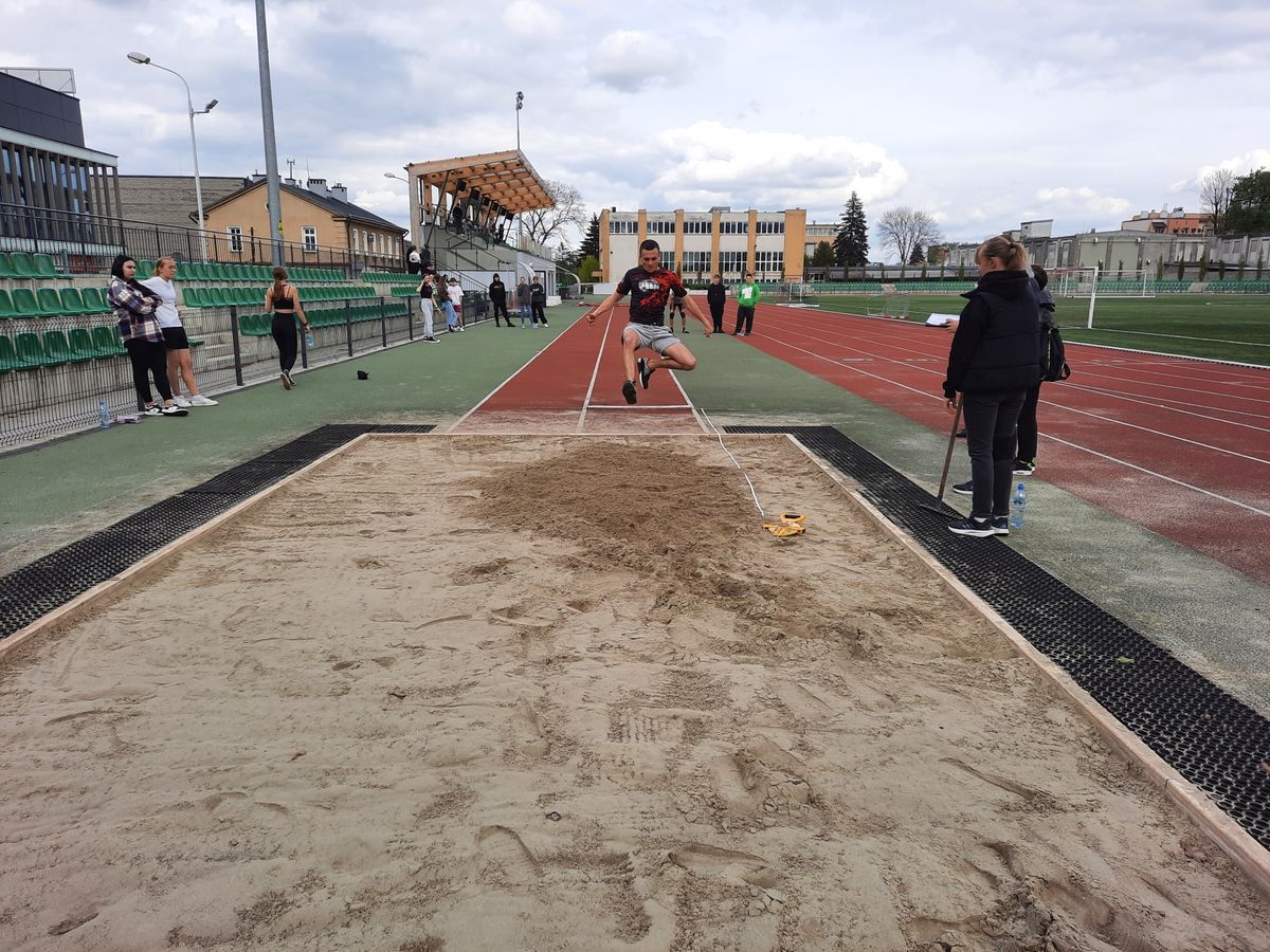 Zawody sportowo obronne w jarosławskim 9 12 Hufcu Pracy 4