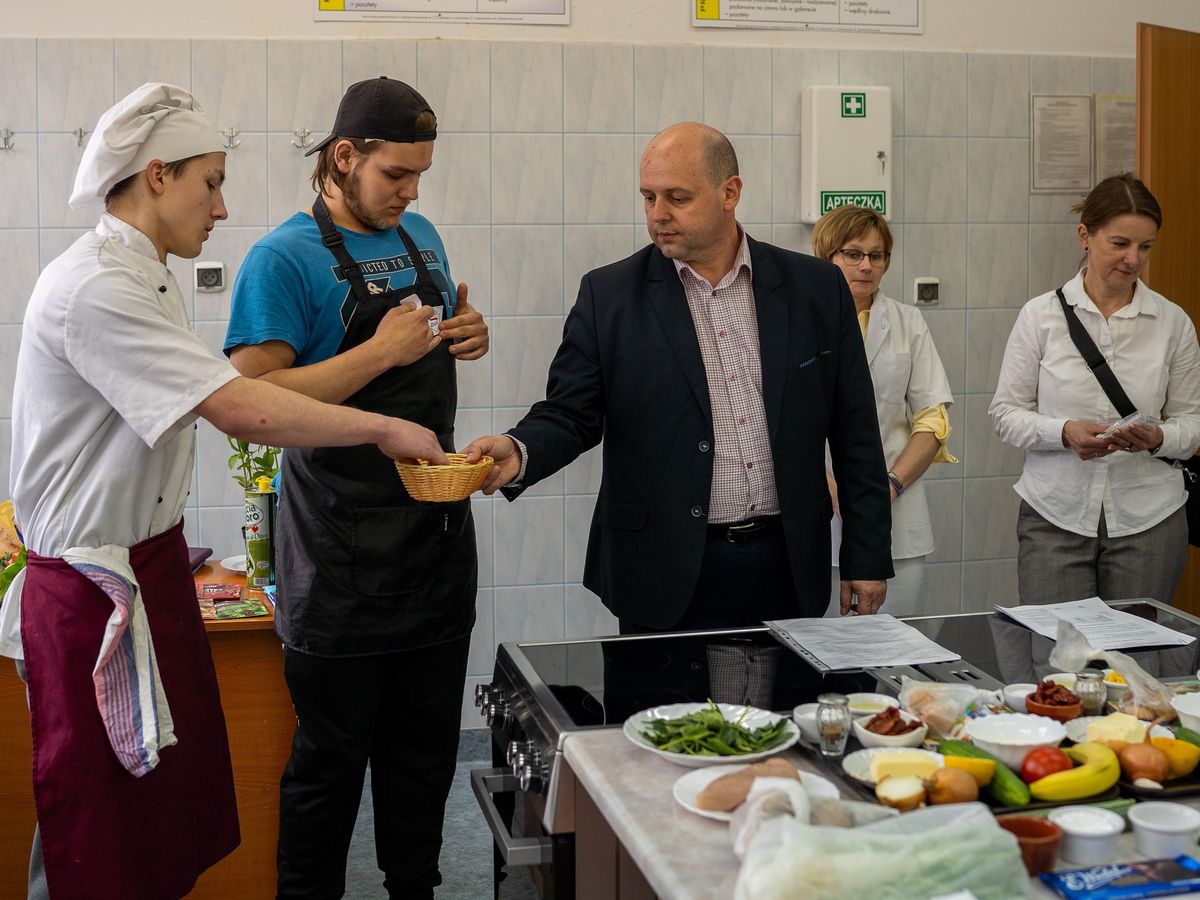 Sprawni w zawodzie fryzjer i kucharz 4