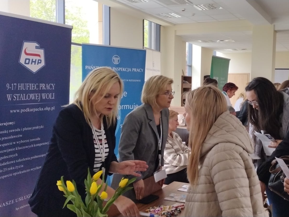 EDUKACJA I PRACA PROMOCJA STALOWOWOLSKICH JEDNOSTEK OHP 4