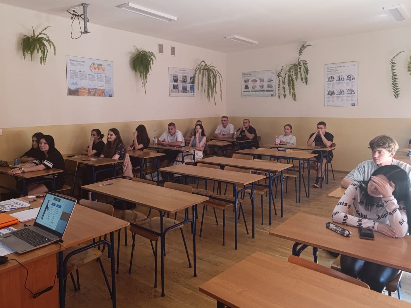 CZAS DECYZJI PODEJMOWANIE KOLEJNYCH WYBOROW EDUKACYJNO ZAWODOWYCH 3