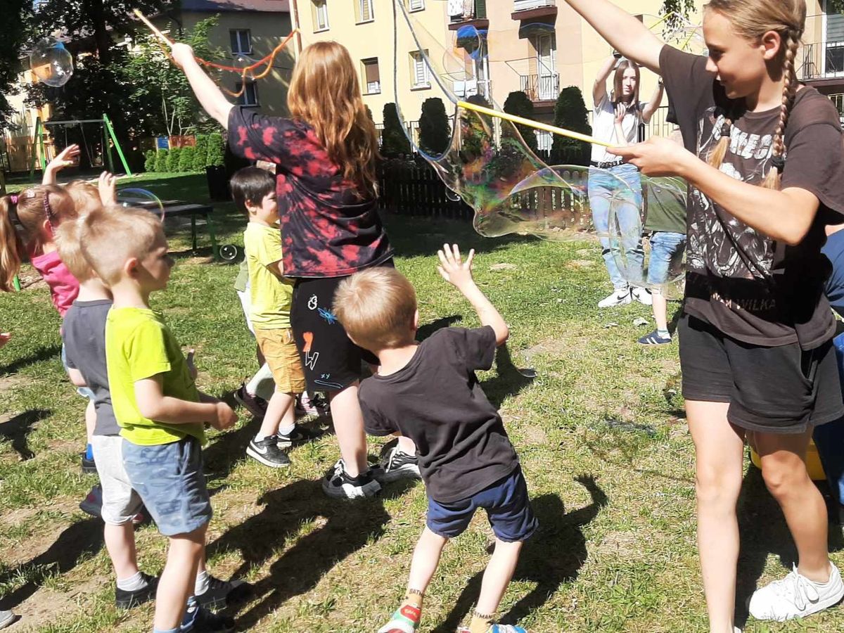 Czytanie bajek i zabawa z przedszkolakami w Dębicy 10