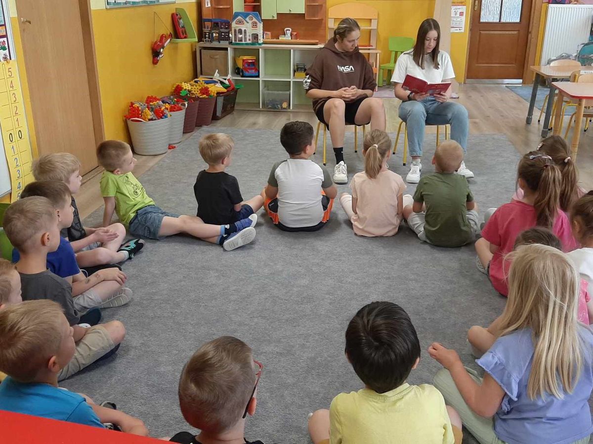 Czytanie bajek i zabawa z przedszkolakami w Dębicy 3