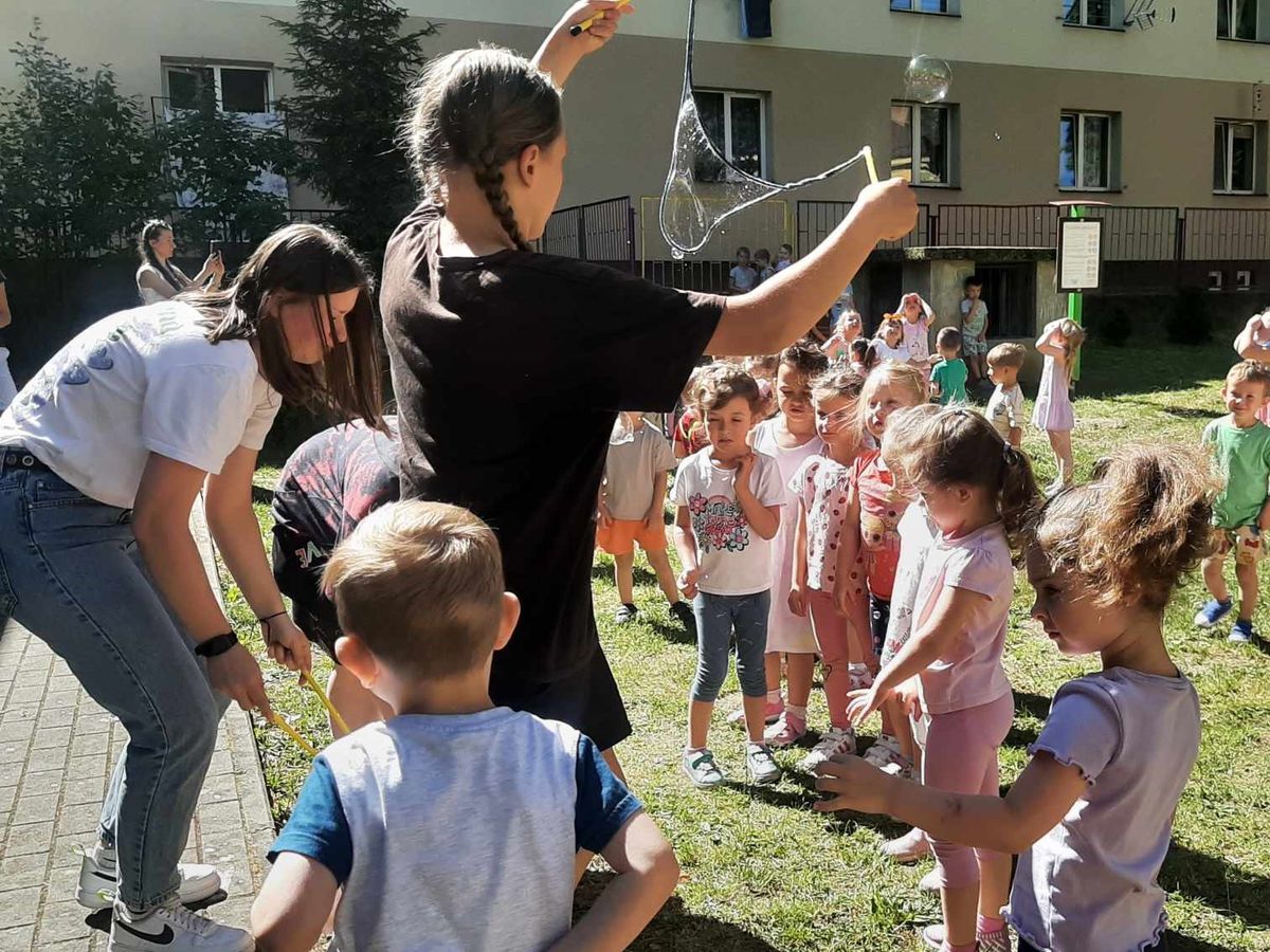 Czytanie bajek i zabawa z przedszkolakami w Dębicy 9