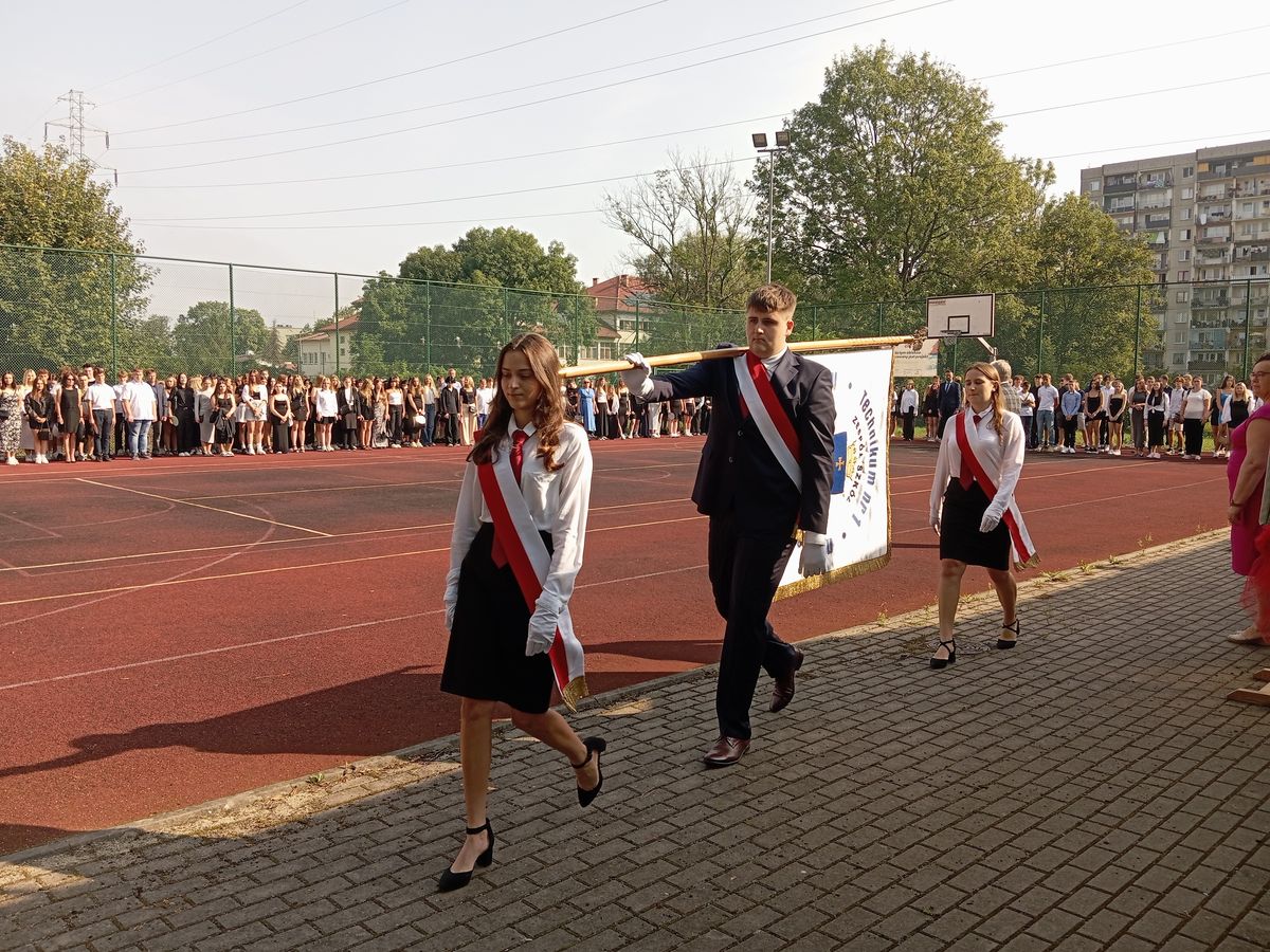 ROZPOCZĘCIE ROKU SZKOLNEGO W PRZEMYSKIM HUFCU PRACY. 2