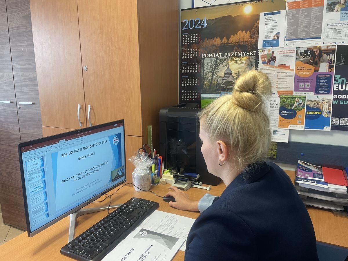 Webinarium dla młodzieży z przemyskiego 9 13 Hufca Pracy w ramach Roku Edukacji Ekonomicznej 2
