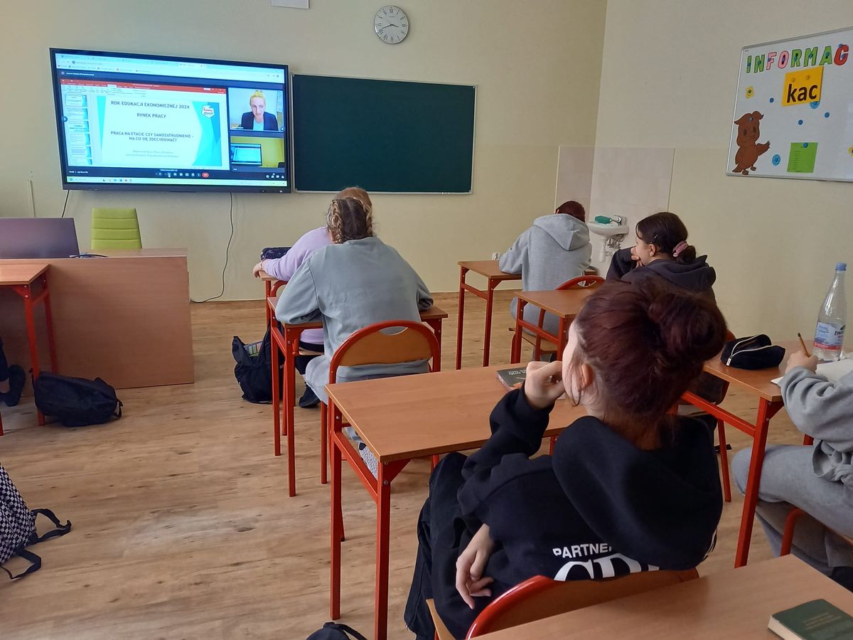 Webinarium dla młodzieży z przemyskiego 9 13 Hufca Pracy w ramach Roku Edukacji Ekonomicznej 3