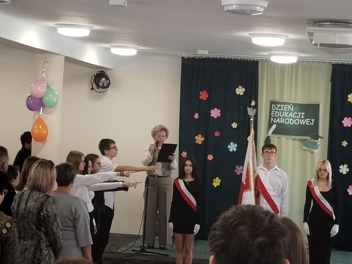 Uroczystość pasowania na ucznia uczestników klas pierwszych 1