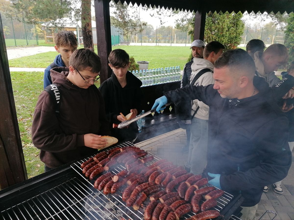 ROZGRYWKI PIŁKI NOŻNEJ W 9 9 HP KROSNO 4