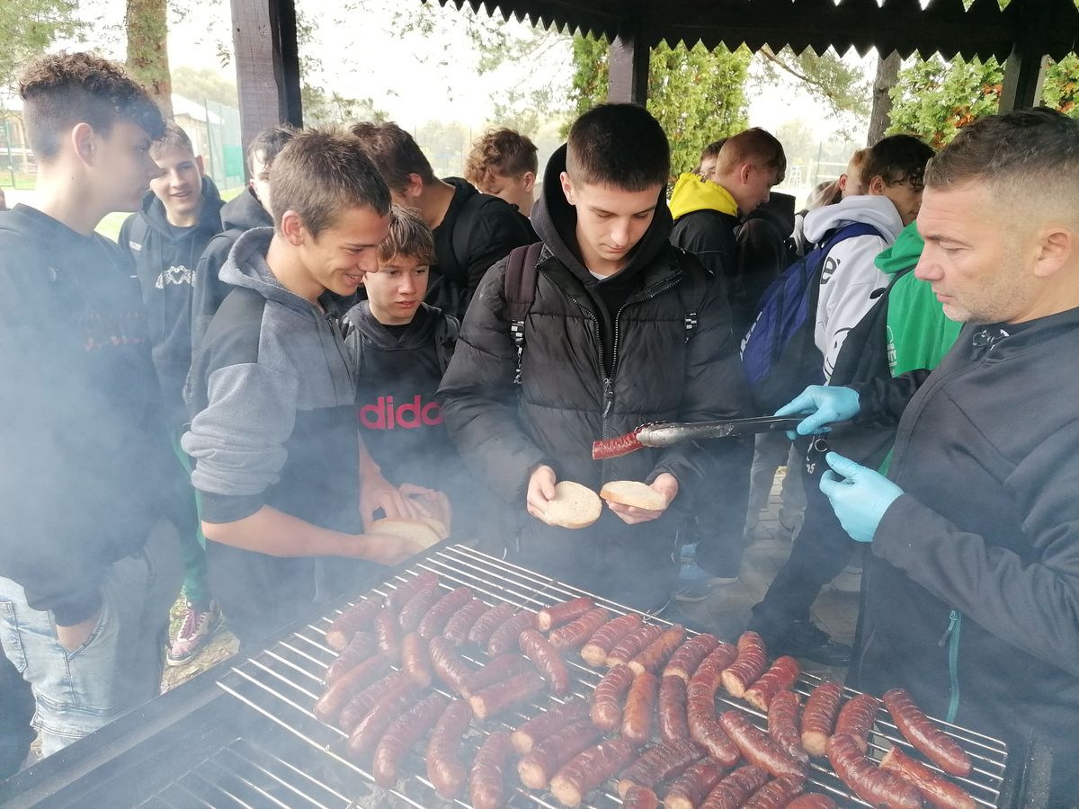 ROZGRYWKI PIŁKI NOŻNEJ W 9 9 HP KROSNO 5
