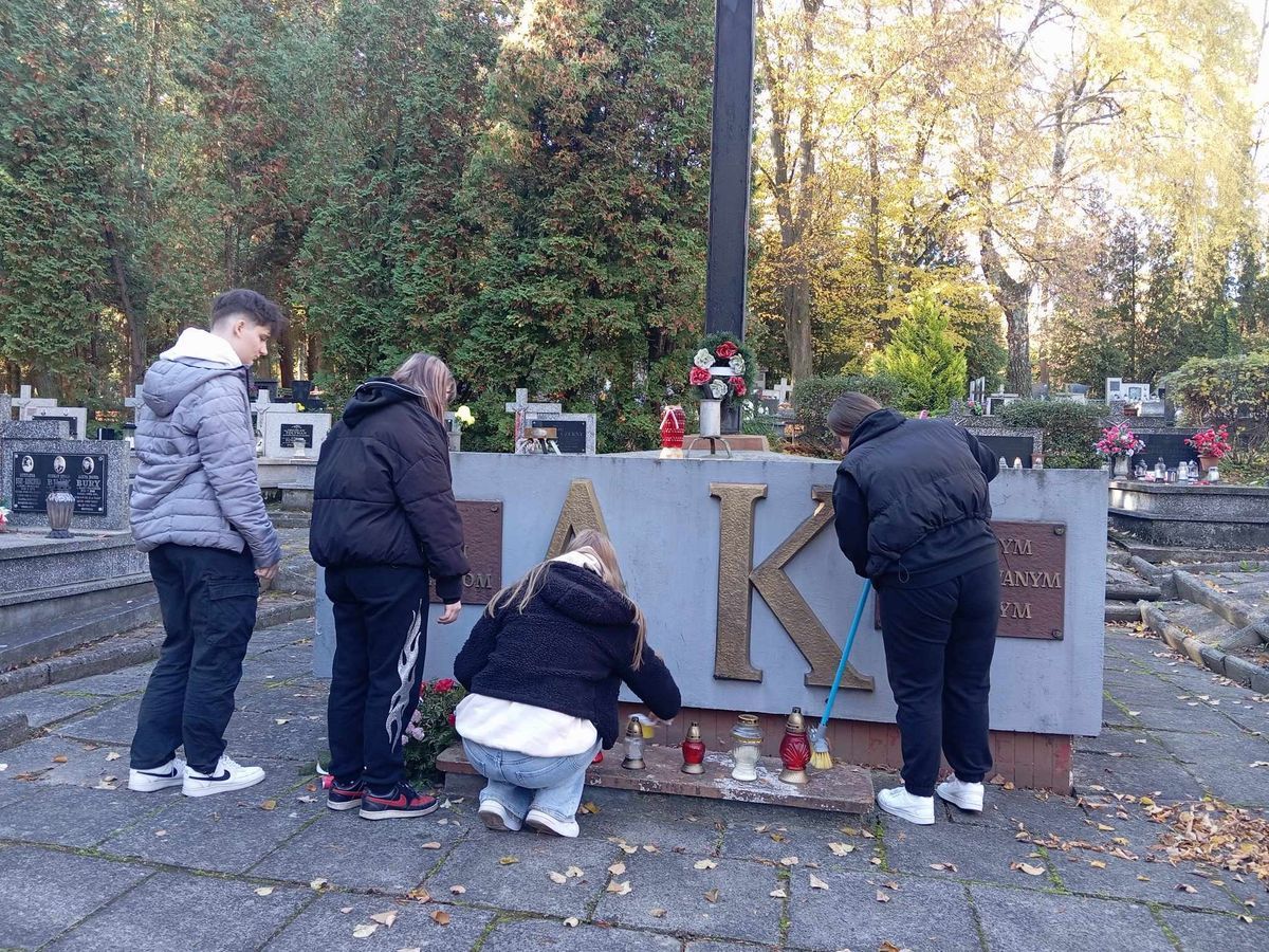 LISTOPADOWE ROZWAŻANIA W PRZEMYSKIM HUFCU 7