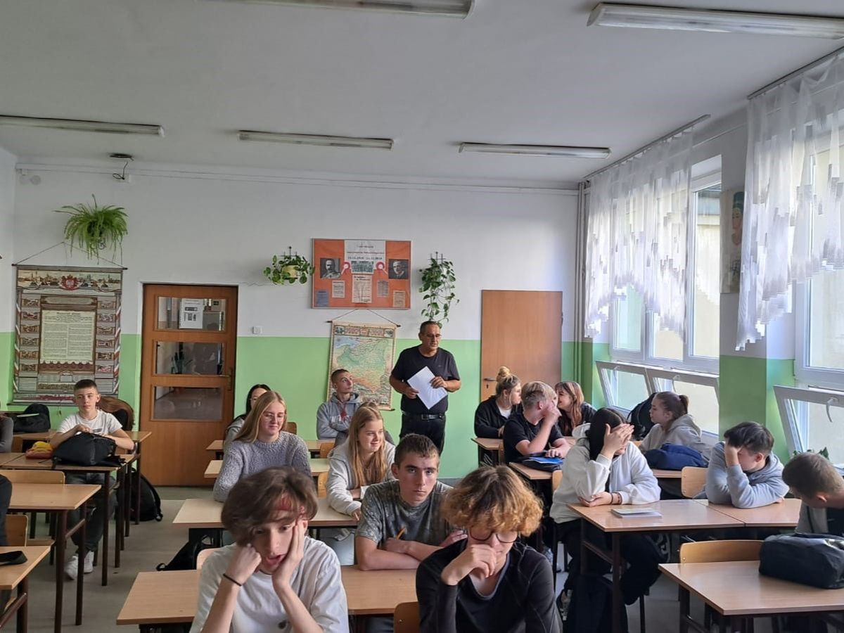 FOT. 3 MIĘDZYNARODOWY DZIEŃ BEZ PRZEMOCY W PRZEMYSKIM 9 13 HUFCU PRACY
