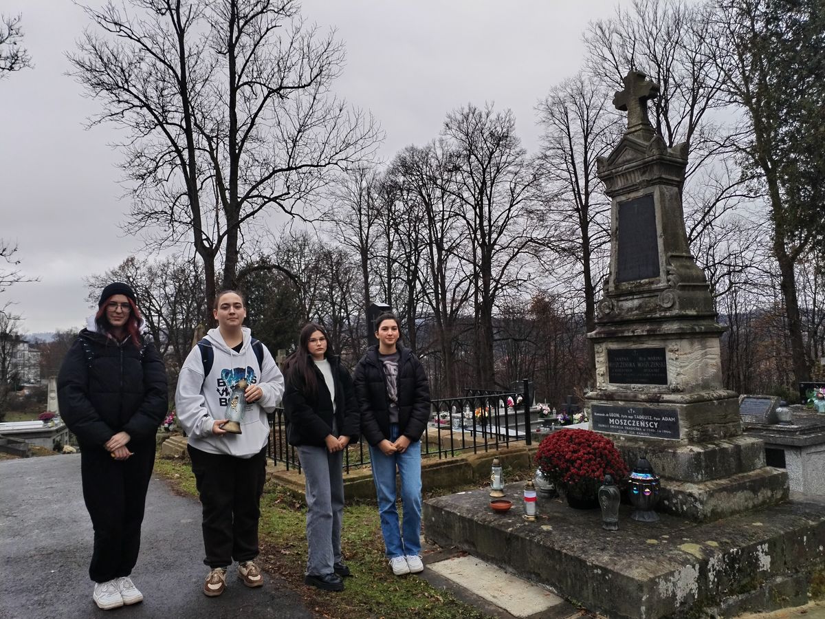 MŁODZIEŻ Z SANOCKIEGO HUFCA PAMIĘTA O LESKICH BOHATERACH 3