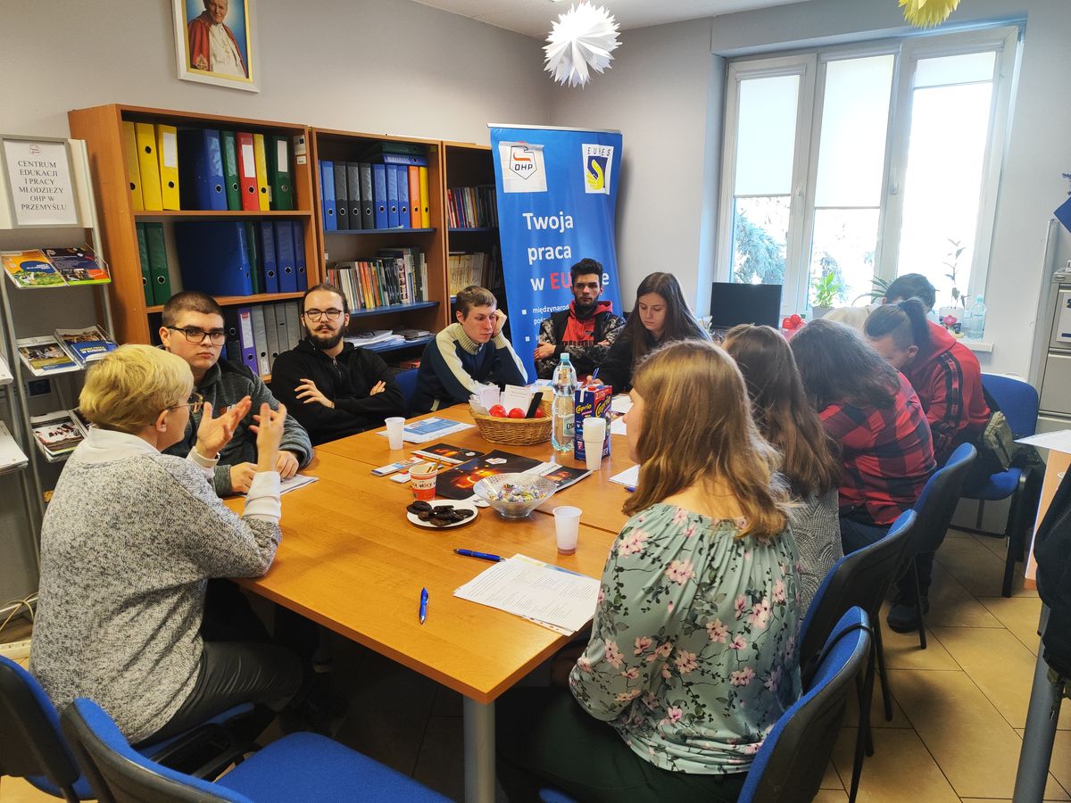 KOMPETENCJE BEZ GRANIC JAK ROZWIJAĆ SIĘ ZAWODOWO W POLSCE I W EUROPIE 2