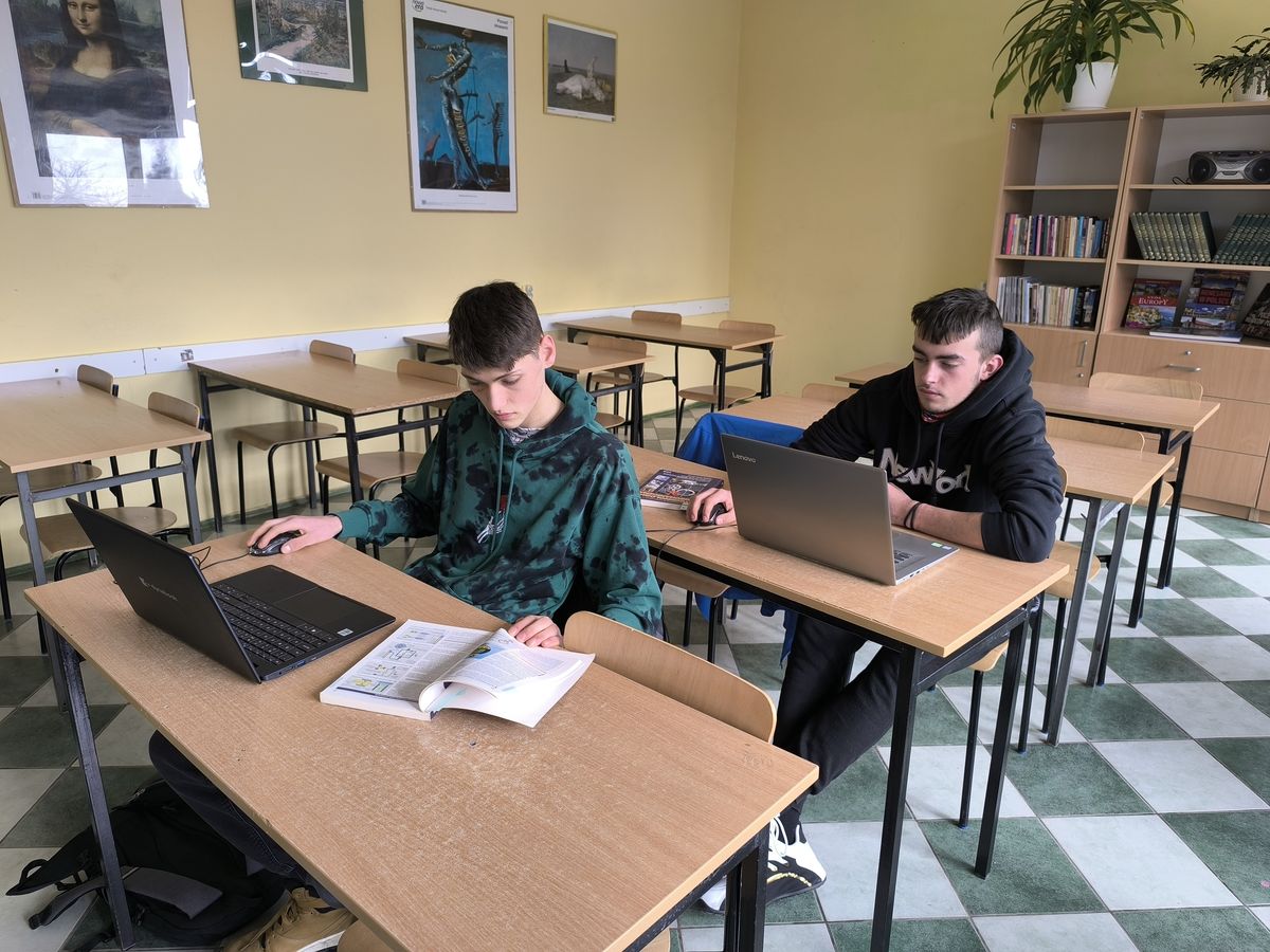 NADRABIANIE ZALEGŁOŚCI W 9 9 HUFCU PRACY KROSNO 2