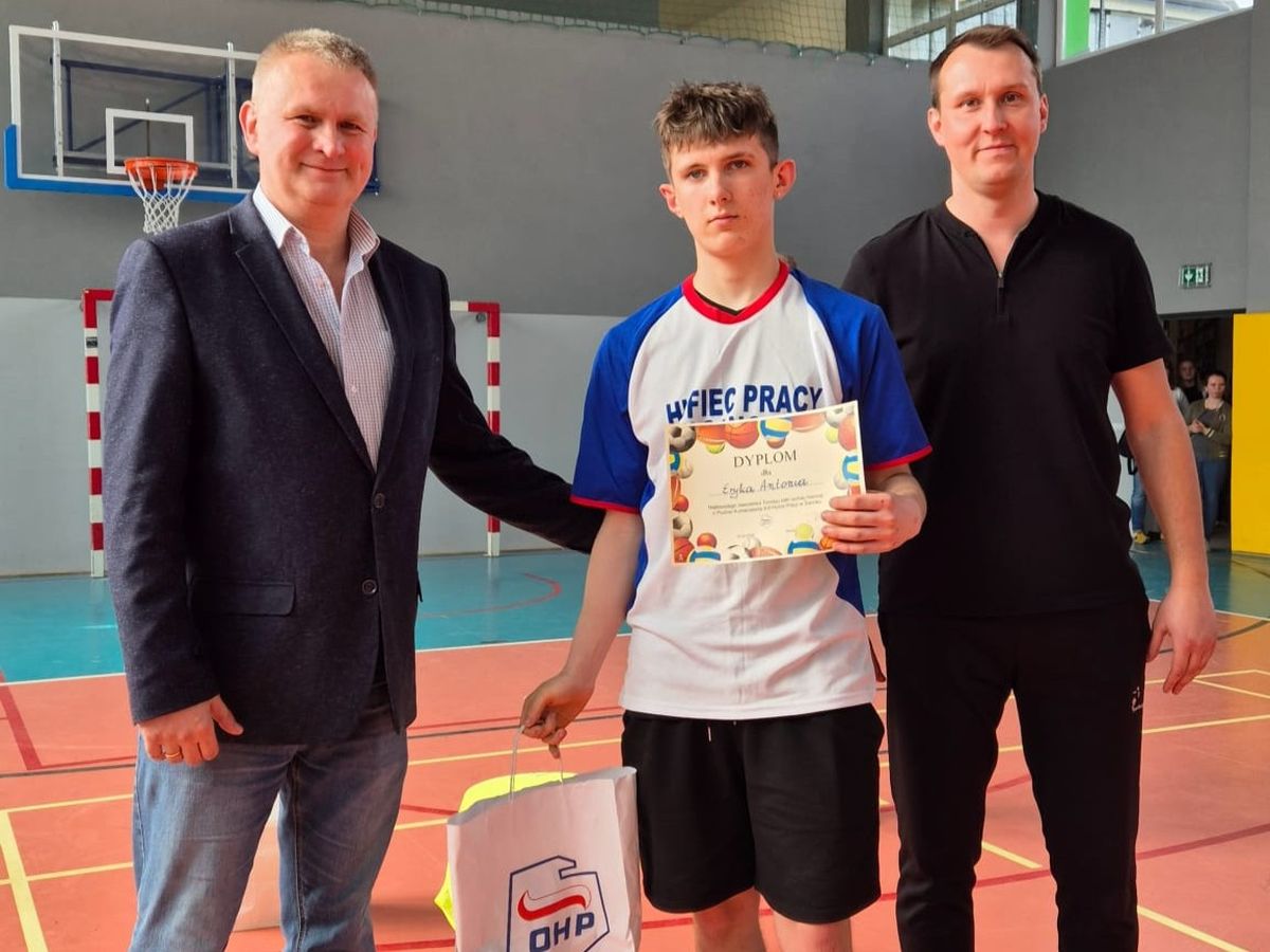 Turniej Piłki Nożnej o Puchar Komendanta 9 8 Hufca Pracy w Sanoku 4
