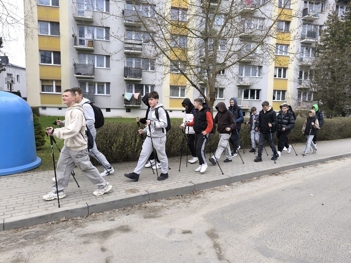 Zajęcia Nordic Walking w 9 9 Hufcu Pracy Krosno 2