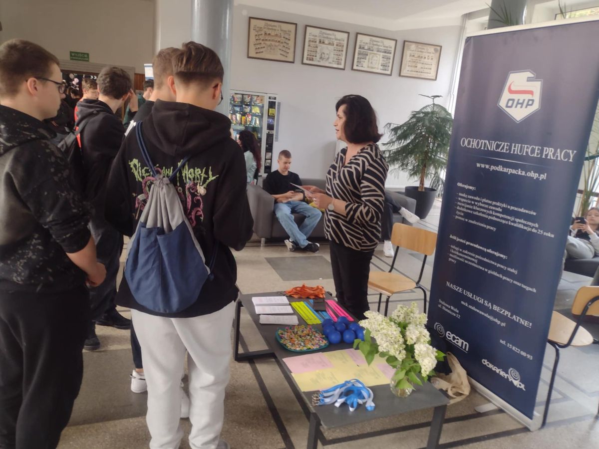 Młodzieżowe Centrum Kariery i Hufiec Pracy w Stalowej Woli na Dniu Otwartym Zespołu Szkół nr 1 w Stalowej Woli 4