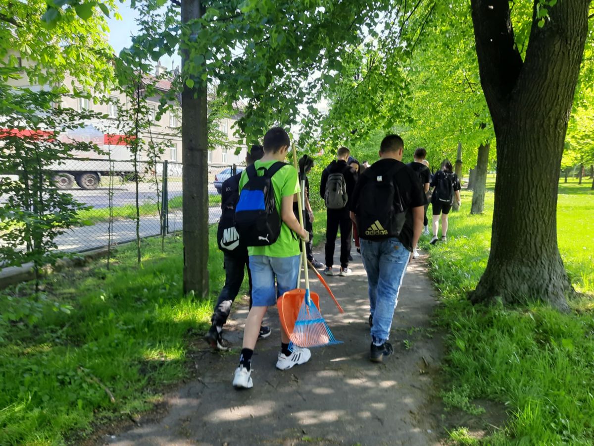 Dzień Ziemi. Dzień bez śmiecenia w 9 19 HP w Dębicy 2