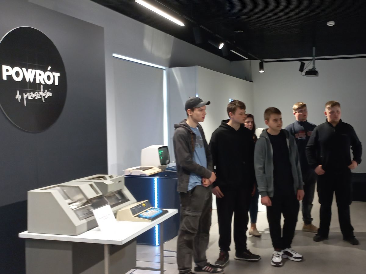 Powrót do przeszłości wystawa w stalowowolskim Muzeum COP 2