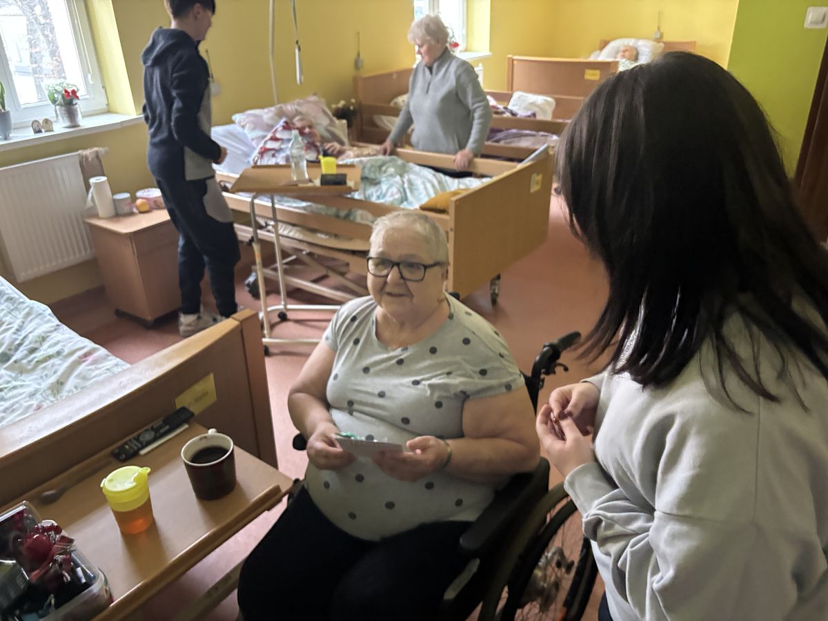 DZIEŃ BABCI I DZIADKA W KROŚNIEŃSKIM HOSPICJUM 5