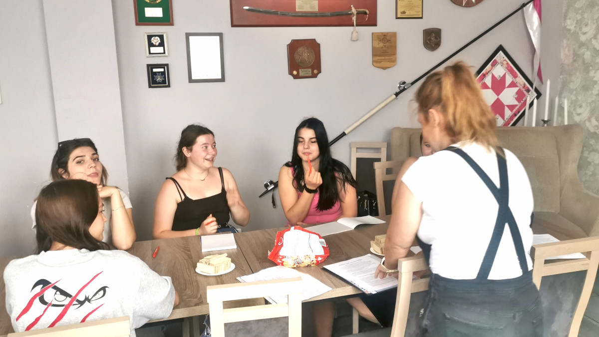 Augustów: Kurs stylizacji paznokci metodą hybrydową w ramach projektu „Aktywni górą”