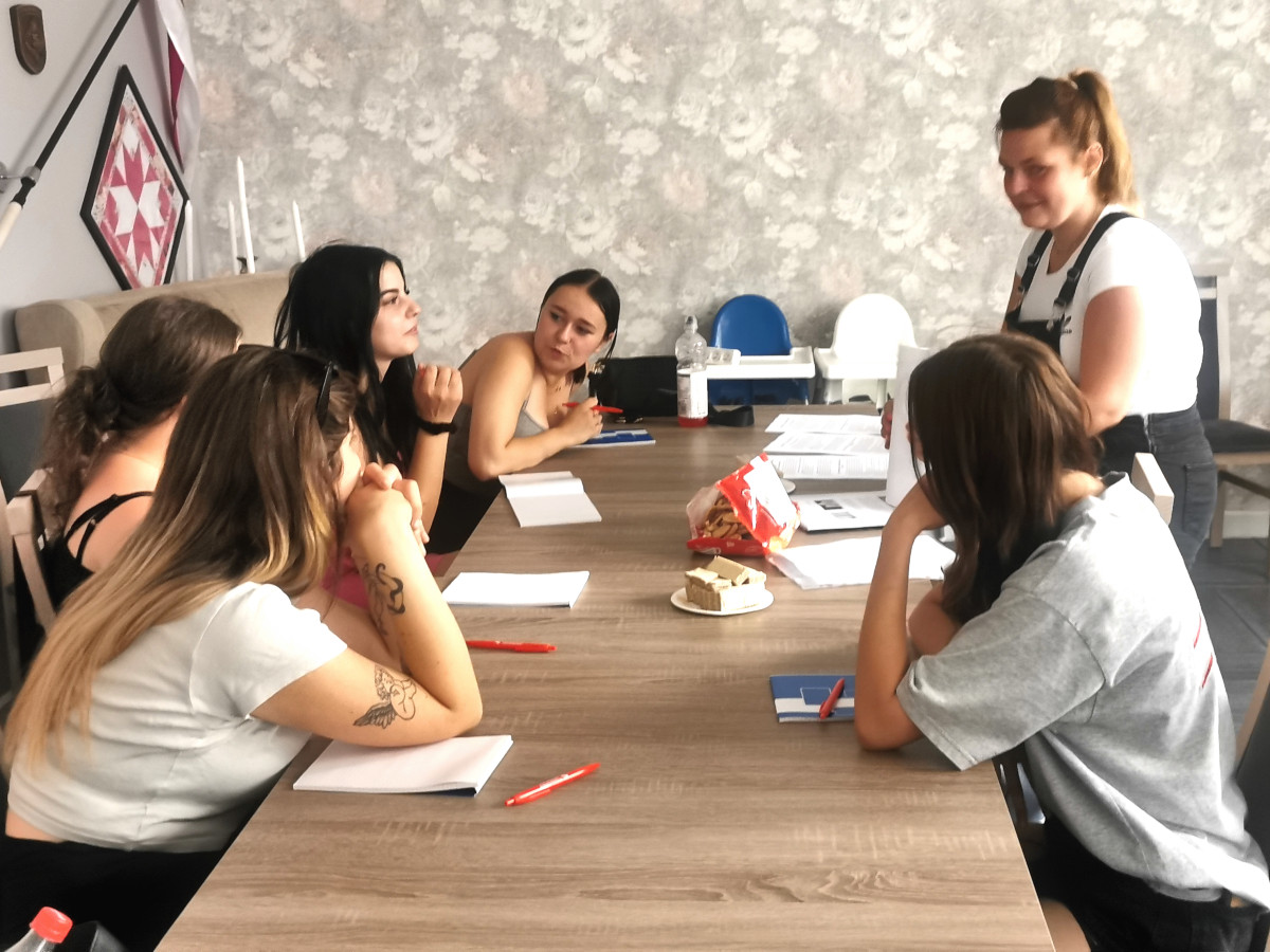 Augustów: Kurs stylizacji paznokci metodą hybrydową w ramach projektu „Aktywni górą” 