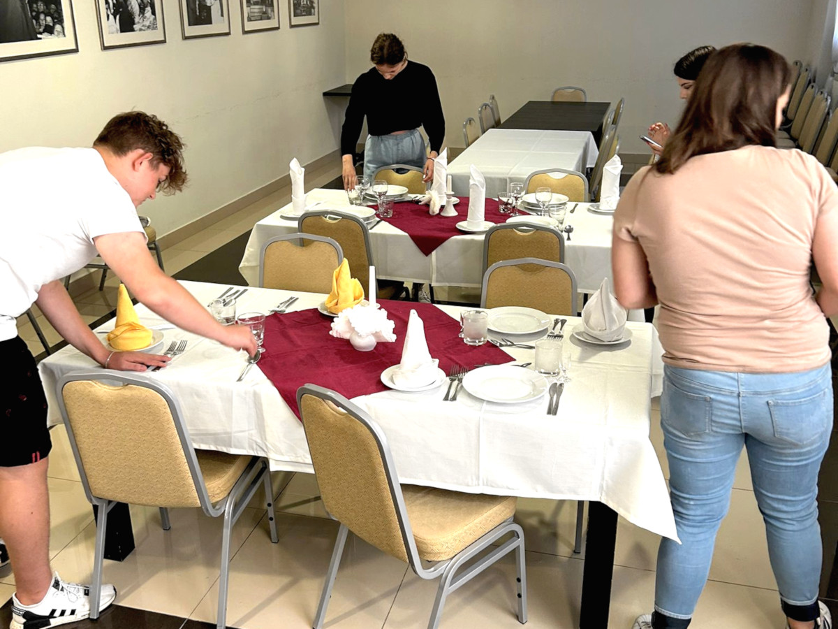 Łomża: „Aktywni górą” – kurs zawodowy kelner z modułem parzenia kawy.
