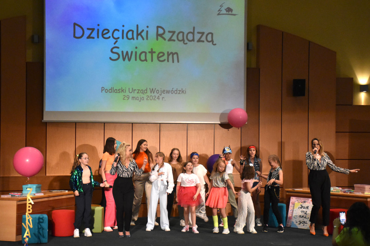 Białystok: „Dzieciaki rządziły światem” w Podlaskim Urzędzie Wojewódzkim