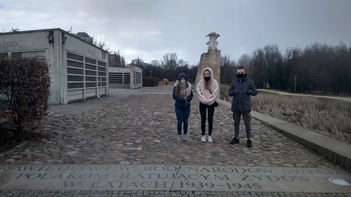 Młodzież w Parku Ocalałych